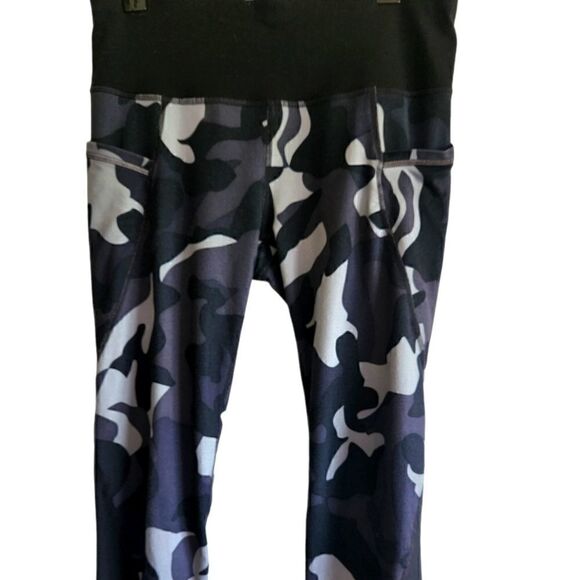 ATHLETA Black and Gray Camouflage Leggings Size Small - Picture 4 of 6